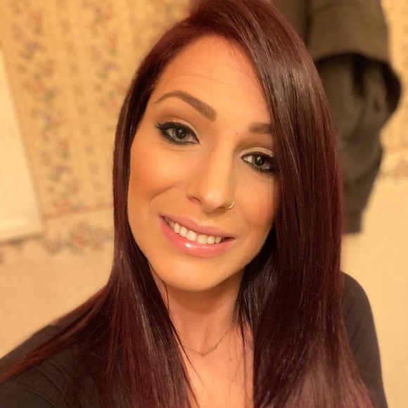 Meet your Posher, Holly - Picture 3 of 4